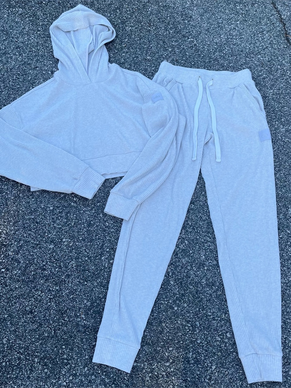 Alo yoga muse set women’s small